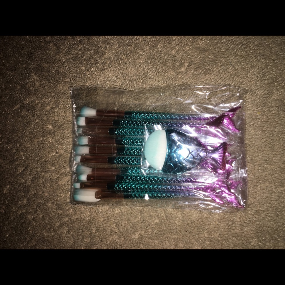 Makeup brushes